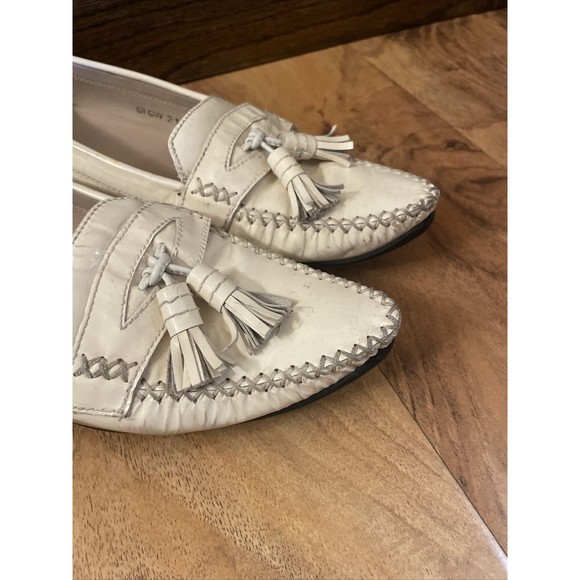 Stuart Weitzman Pointed Toe Tassel Loafer Flats White Womens 9M Patent Leather - Picture 2 of 14